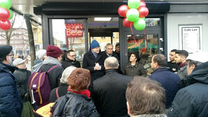 Stadtrat Ephraim Gothe (SPD) bei der Eröffnung des Café Leo